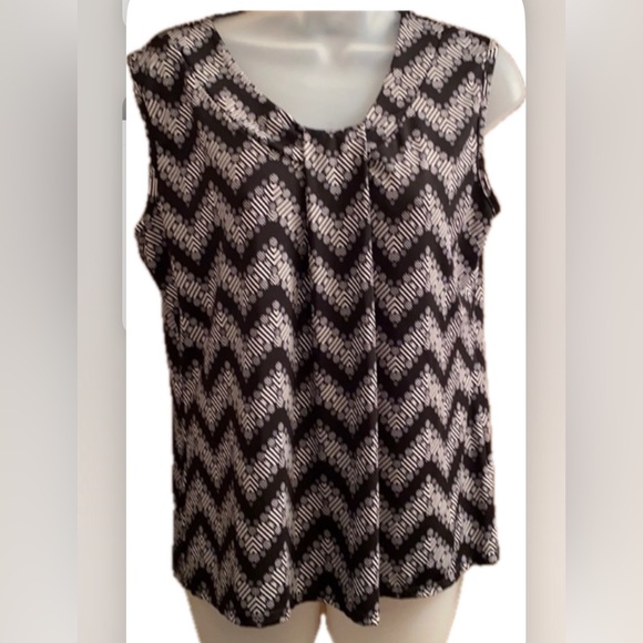 FREE w/purchase of any item $10 or more. JM Fleurette Chevron Blouse size XLP - Picture 2 of 9